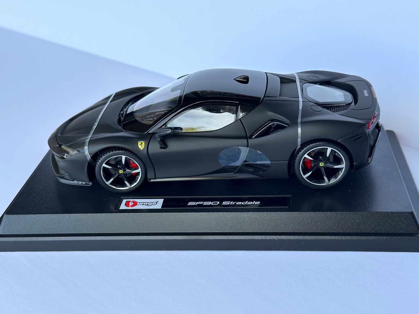 Bburago 1/24 Ferrari SF90 Stradale 2019 Diecast Model Car Matte Black