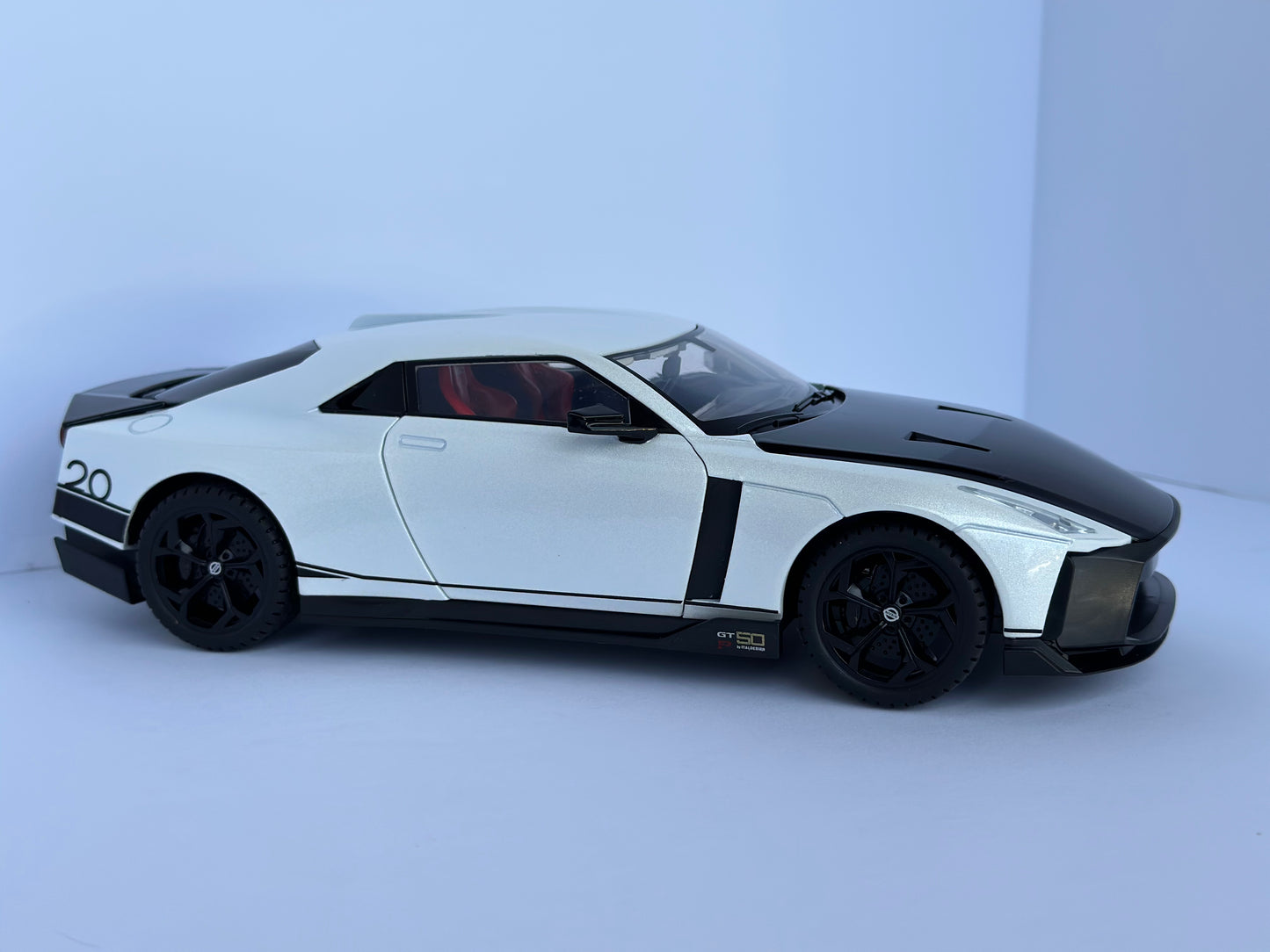 Nissan 1:18 GTR50 Spray Metal Sports Car Alloy Model Diecast Car