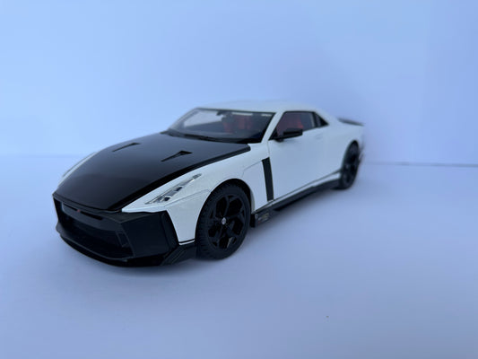 Nissan 1:18 GTR50 Spray Metal Sports Car Alloy Model Diecast Car