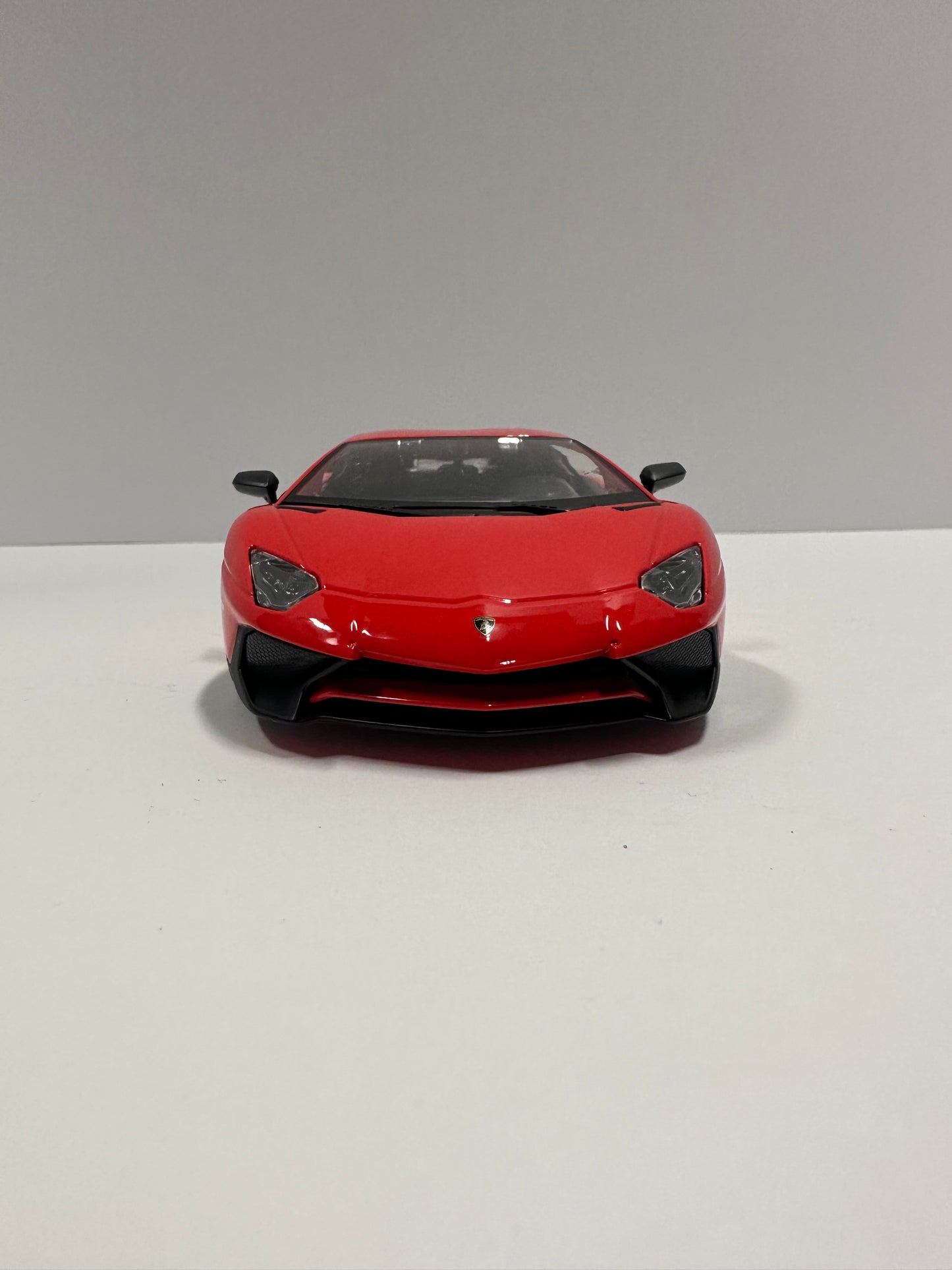 Bburago 1:24 Lamborghini Aventador LP750-4 SV Diecast Car