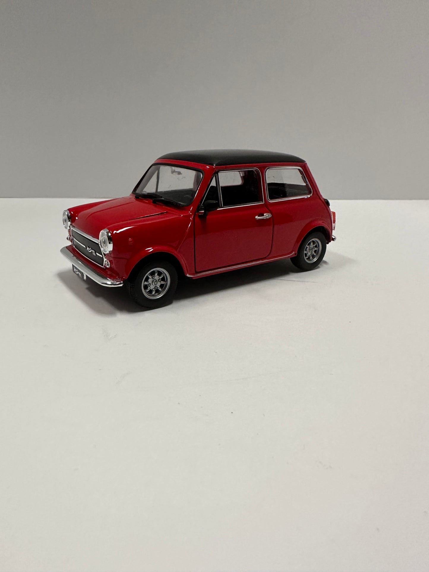 WELLY 1/24 BMW MINI Cooper 1300 Diecasts