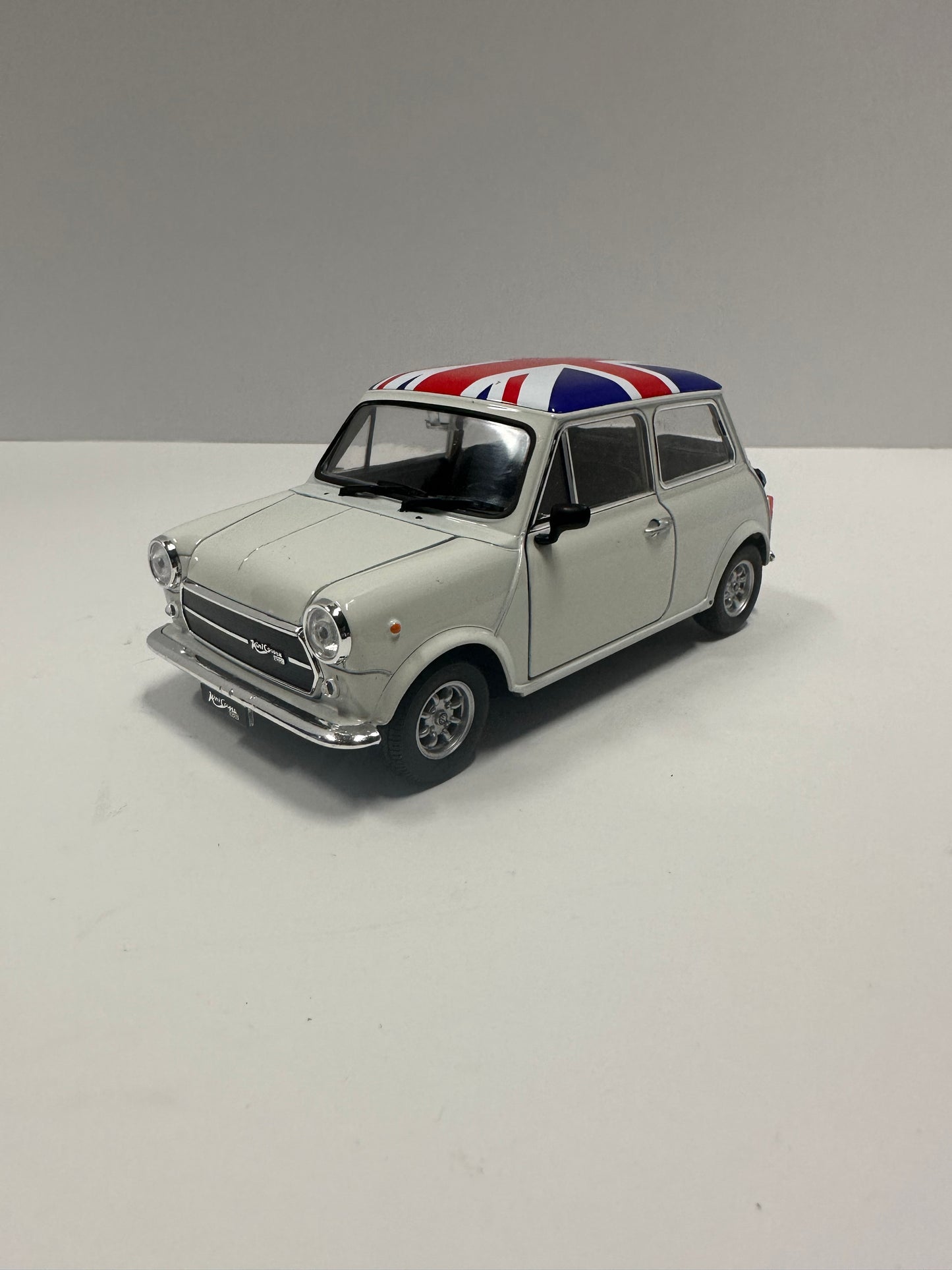 WELLY 1/24 BMW MINI Cooper 1300 Diecasts