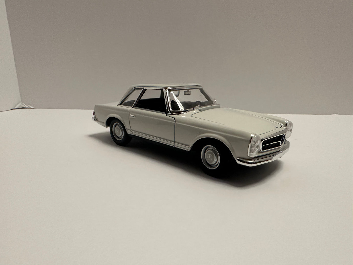 WELLY 1:24 1963 Mercedes-Benz  230SL Alloy Car Model Diecasts