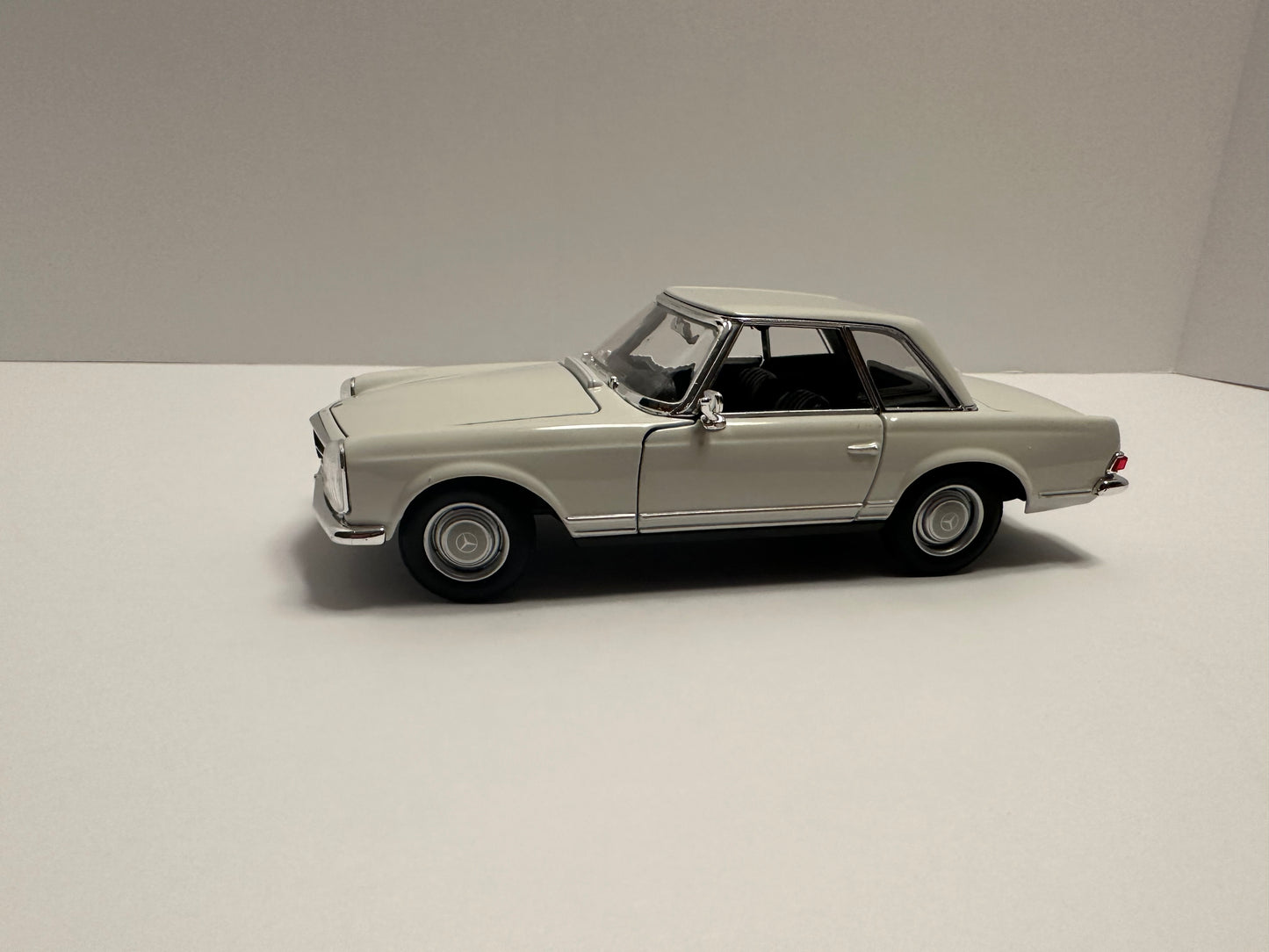 WELLY 1:24 1963 Mercedes-Benz  230SL Alloy Car Model Diecasts