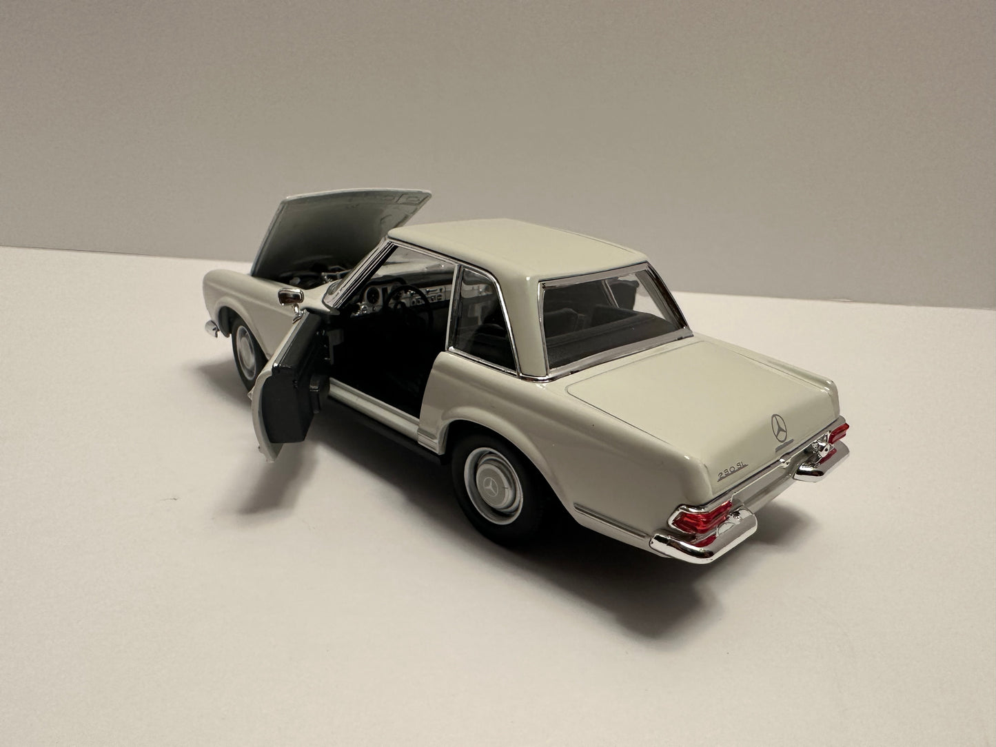 WELLY 1:24 1963 Mercedes-Benz  230SL Alloy Car Model Diecasts