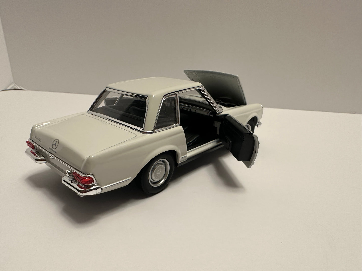 WELLY 1:24 1963 Mercedes-Benz  230SL Alloy Car Model Diecasts